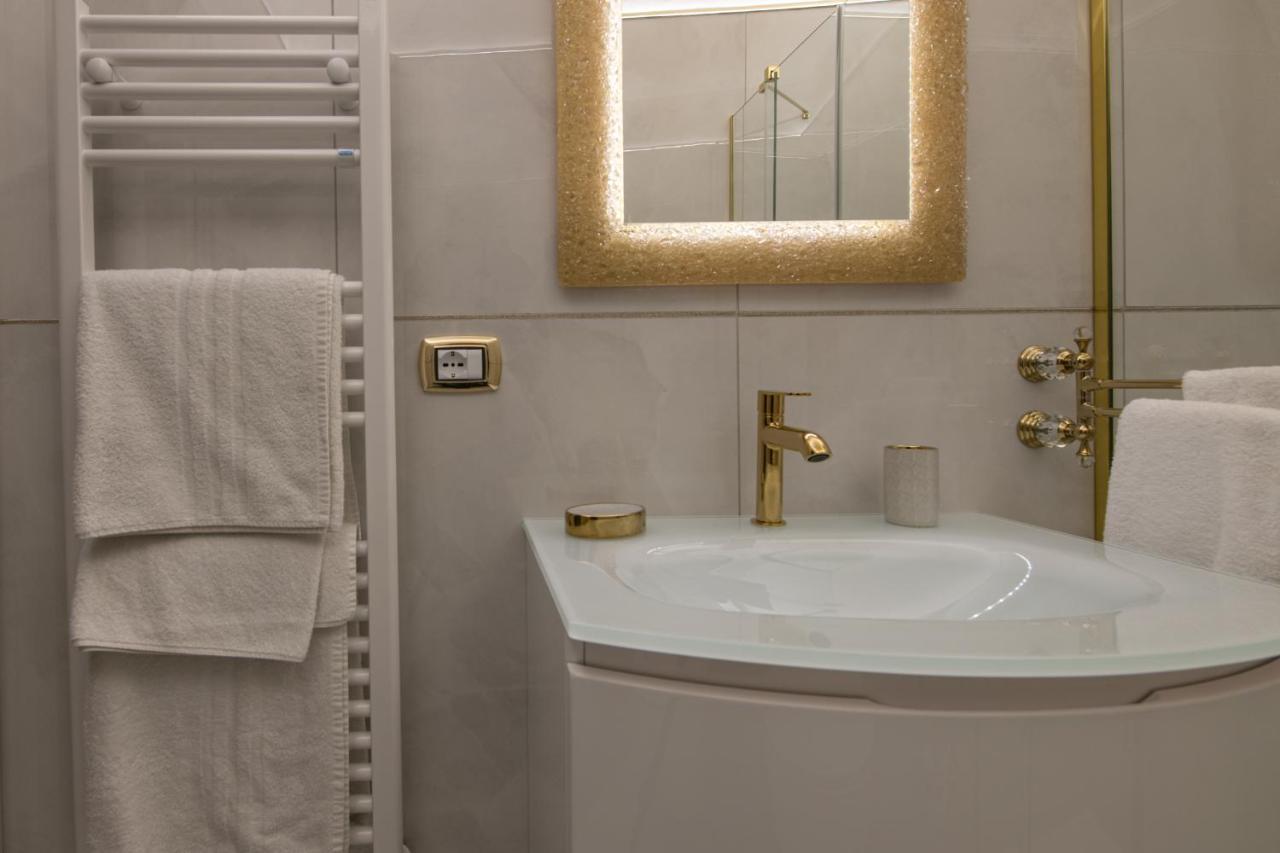 Fashion Apartment Gold Bologna With Jacuzzi & Car Garage Exteriér fotografie